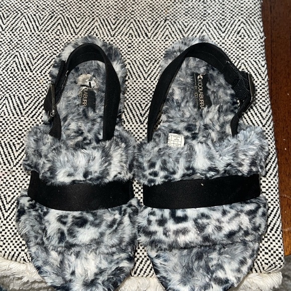 Koolaburra by Ugg Fuzz’d Out Faux Fur Sandals Black Grey 9 Cheetah Slingback - Picture 2 of 4
